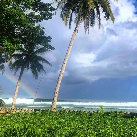 Southern Mentawai Outpost Hotel Sibigau Island ภายนอก รูปภาพ
